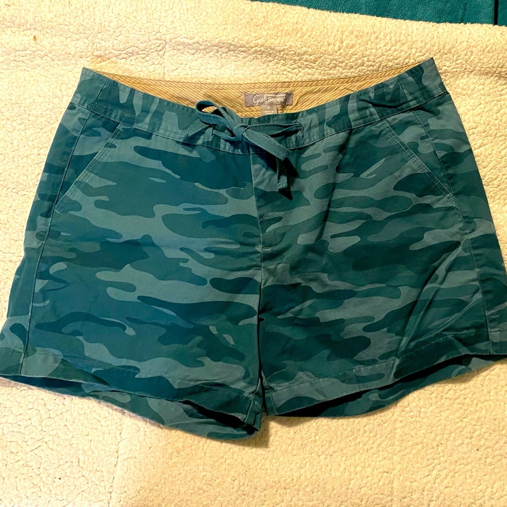 Gander Mountain Guide Series Women's Green Camouflage Shorts, size 12